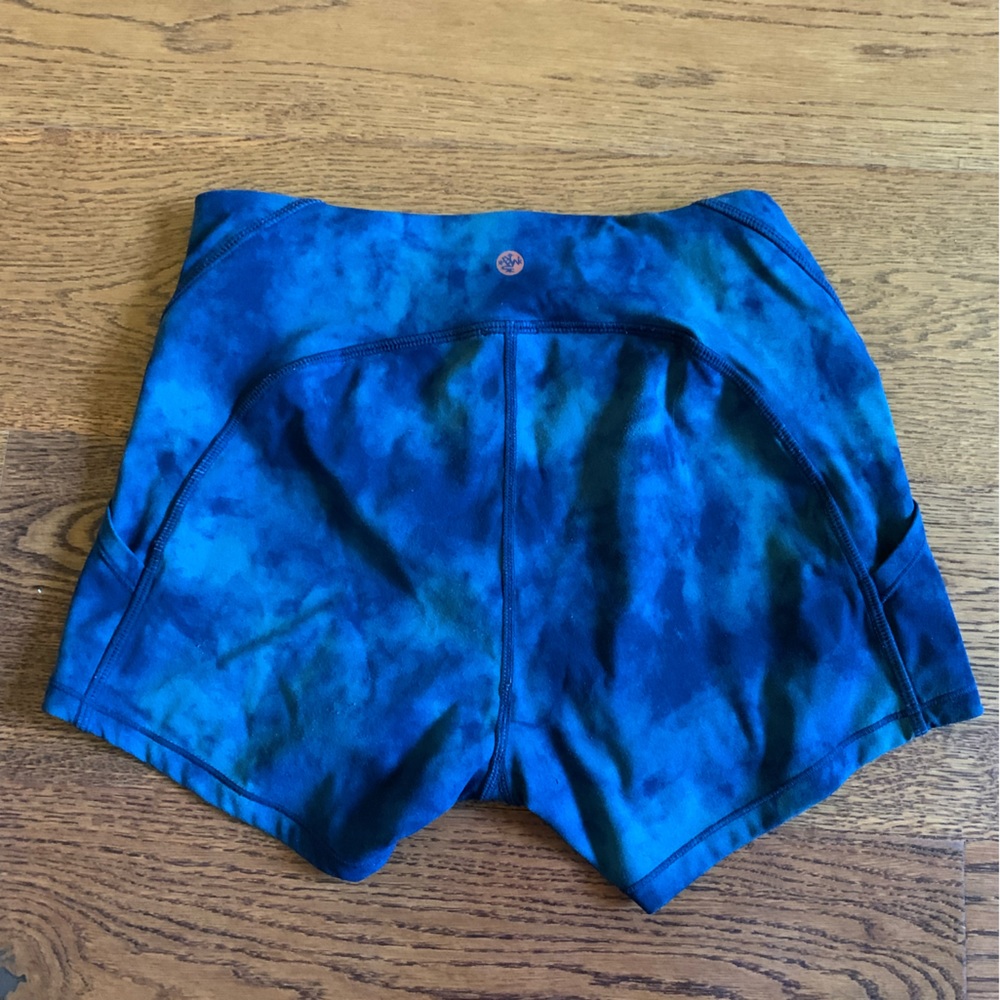 Manduka yoga shorts